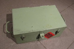 Régi katonai fém posta doboz futár doboz