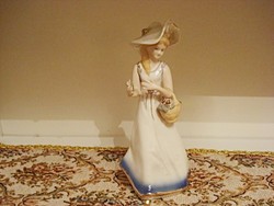 Gyönyörű elegáns kalapos hölgy jelzett porcelán figura, szobor 26 cm magas szép állapotban