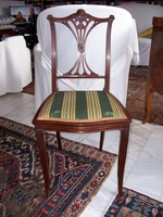 Antik Chippendale szék faragott háttámlával, kárpitozott ülőfelülettel