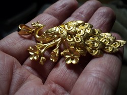 Luxus megjelenésű  nagyméretű 22 k arany páva medál