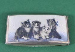 Gyönyörű zománcozott ezüst névjegykártyatartó, négy cicával díszítve