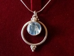 Ezüst nyaklánc és ezüst medál hold kővel