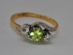 Szép brill és peridot arany gyűrű