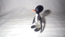 Üveg pingvin szobor