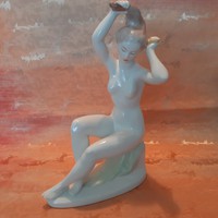 Aquincumi, nagy méretű, porcelán fésülködő nő, akt, szobor