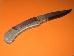 Taktikai kés  , Krupp WNR  4034-55 HRC  jelzés  18,7  cm teljes hossz ,  7,7 cm a penge