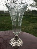 Ezüst talpon kristály váza Dianás fémjellel