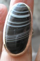 925 ezüst gyűrű, 17,1/53,7 mm, csíkos achát