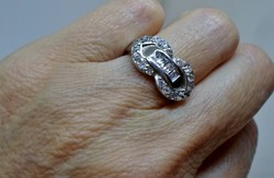 Gyönyörű chanel fazonú ezüstgyűrű 