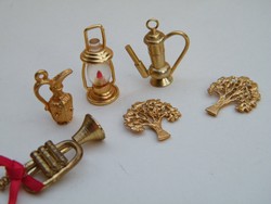 Mini fém tárgyak (kancsó, lámpás, trombita....) 7db