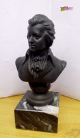 Wolfgang Amadeus Mozart öntött ón szobor márvány talapzaton, szobrász műremek.