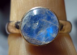 925 ezüst gyűrű, 18,3/57,5 mm, kék holdkővel