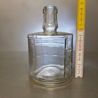 Közepesméretű, színtelen, hengeres likőrösüveg (719)