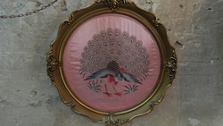 Antik páva motívumos hímzett selyem fali kép