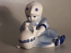 Zsolnay porcelán figura Annuska korsóval
