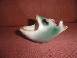 Iparművész porcelán hal formájú ékszertartó, 8 cm magas. Vanneki!