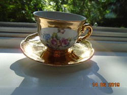 Nagyon ritka Aranybrokát és színes virágmintás medalionos Zsolnay kávés csésze alátéttel