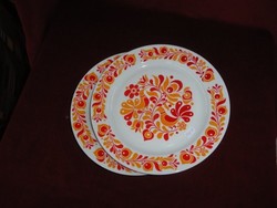 Lowland porcelain wall plate 24 cm. He has!
