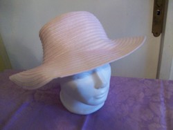 Fashionable summer women's hat
