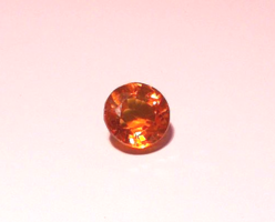Zafír - 4,6 ct, természetes, padparadscha narancs színű