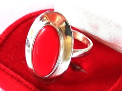 Női ezüst gyűrű vörös kővel 