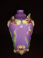 Vase of majolica. Purple / yellow pattern. Numbered: 6241 fixed in several places. He has!