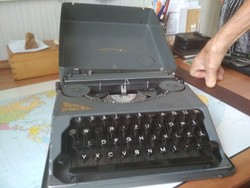 Fémkazettás írógép 