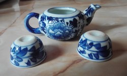 Toy/mini delft porcelain teapot with 2 cups