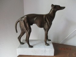 Ritka szép agár kutya/ tömör bronz/ szobor márványlapon 28 cm magas