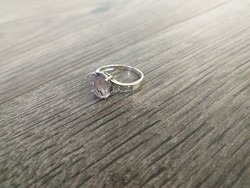 9 karátos fehérarany gyűrű 1-1pici gyémánttal