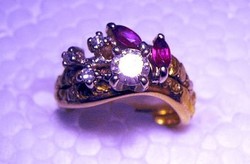 14 Kt Sárga Arany 0.30 Kt Gyémánt és Gránát alaszkai 22 Kt arany rögökkel díszített gyűrű