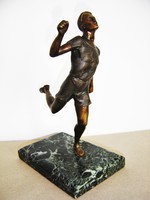 Antik bronz futó atléta szobor zöld márvány talapzaton