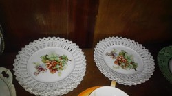 Csipke szélű porcelán tányérok