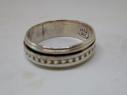 Különlegesen szép ezüst karika gyűrű közepe forog