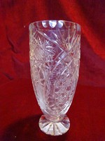 Lead crystal vase, 22 cm high, diameter 10 cm. He has!