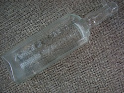 Csutorás üveg tégla palack -ba engedett űr ital helynek Zwack -éktól . Likőr ?