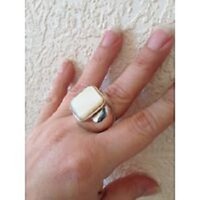 Women's signet silver ring with mother-of-pearl/collier