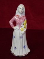 Porcelain figurine holding a bouquet of flowers, the height of the girl is 16.5 cm. He has!