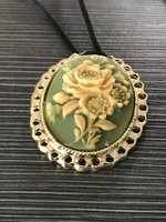 Csodás régi rózsás medál