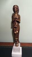 R. Kiss Lenke: Uszepti bronz szobor márvány talpon