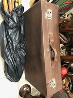 nagyméretű marhabőr antik bőrönd 1920-ból, nagyon jó állapotban,90 cm-es