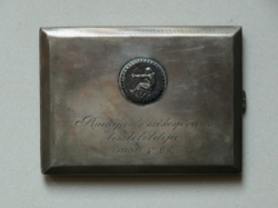 Jelzett, 800-as ezüst cigarettatárca, „Budapest székesfőváros tiszteletdíja 1930. V. 25.” felirattal