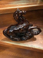 Nagyméretű vágtató ló ábrázolás, mázas kerámia, ajándéknak, 30 cm-es.