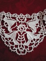 Sewn lace collar