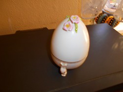 O Herendi címeres jelzéssel 3 nyuszi lábon álló ékszertartó porcelán tojás