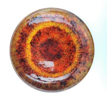 Retro iparművész kerámia falitányér, falidísz narancs és vörös sávokkal zsűrizett VK jelzésű tányér