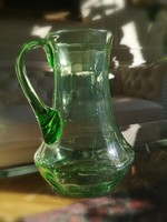 Smaragd zöld szakított, fújt üveg kancsó