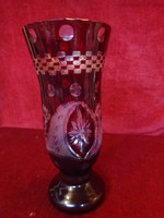 Lead crystal burgundy vase, 24 cm high. He has!