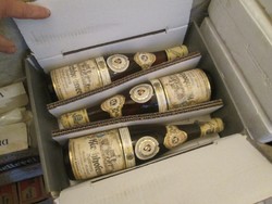 Kirchhofener Batzenberg 1976 aranyérmes fehér bor 3 palack díszdobozban
