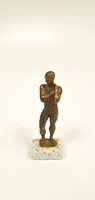 Zocskár Andrea: Kicsi férfi., bronzszobor